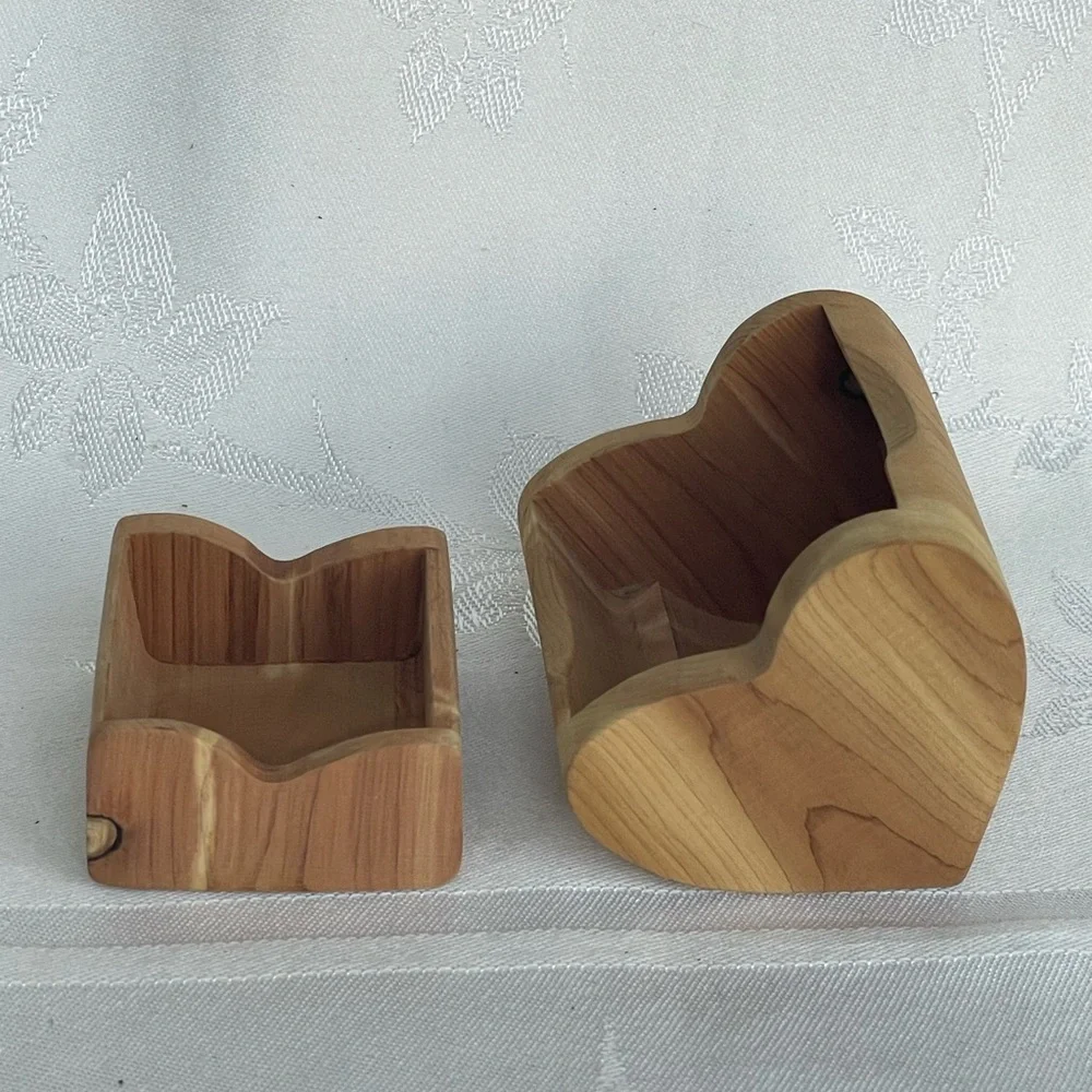 Vintage Cedar Wood Heart Bandsaw Trinket Jewelry Box Handcrafted Natural